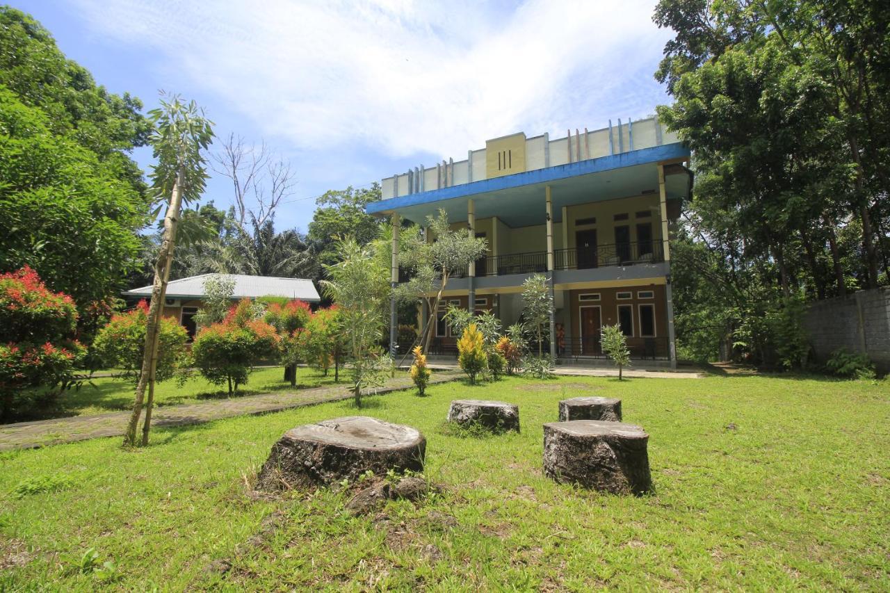 Tangkoko Lodge Bitung Экстерьер фото