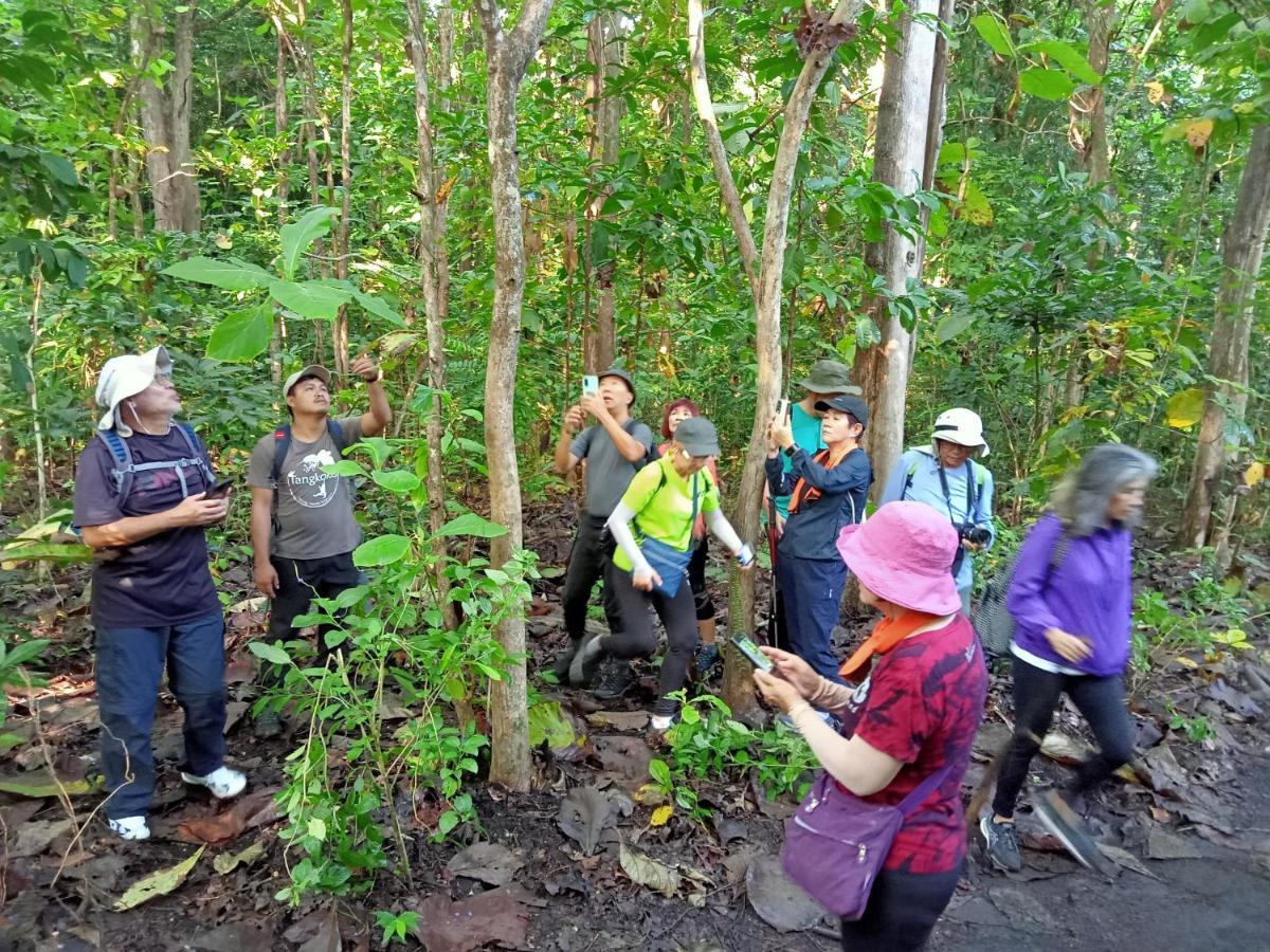 Tangkoko Lodge Bitung Экстерьер фото